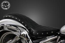 イントルーダーLC250　スタッド付きコブラシート(ダイヤ)