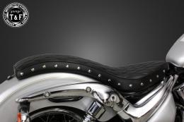 イントルーダーLC250　スタッド付きコブラシート(ダイヤ)