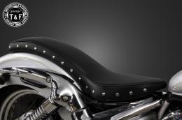 イントルーダーLC250　スタッド付きコブラシート(スムース)