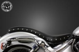 イントルーダーLC250　スタッド付きコブラシート(スムース)