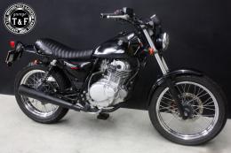 グラストラッカー250(キャブモデル専用)　スタッド付きフラットシート(タックロール)