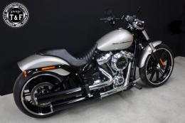 ソフテイルブレイクアウト(2018〜2024年)　ガンファイターシート(タックロール)