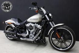 ソフテイルブレイクアウト(2018〜2024年)　スタッド付きガンファイターシート(スムース)