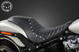 ソフテイルブレイクアウト(2018〜2024年)　スタッド付きガンファイターシート(タックロール)