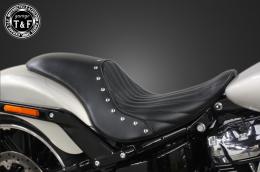 ソフテイルブレイクアウト(2018〜2024年)　スタッド付きガンファイターシート(バーチカル)