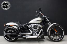 ソフテイルブレイクアウト(2018〜2024年)　スタッド付きガンファイターシート(バーチカル)