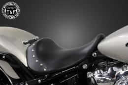 ソフテイルブレイクアウト(2018〜2024年)　スタッド付きシングルシート(スムース)