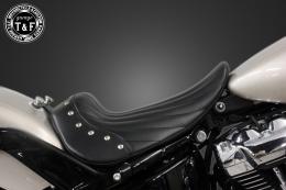 ソフテイルブレイクアウト(2018〜2024年)　スタッド付きシングルシート(バーチカル)