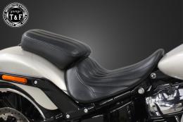 ソフテイルブレイクアウト(2018〜2024年)　ピリオンシート(バーチカル)